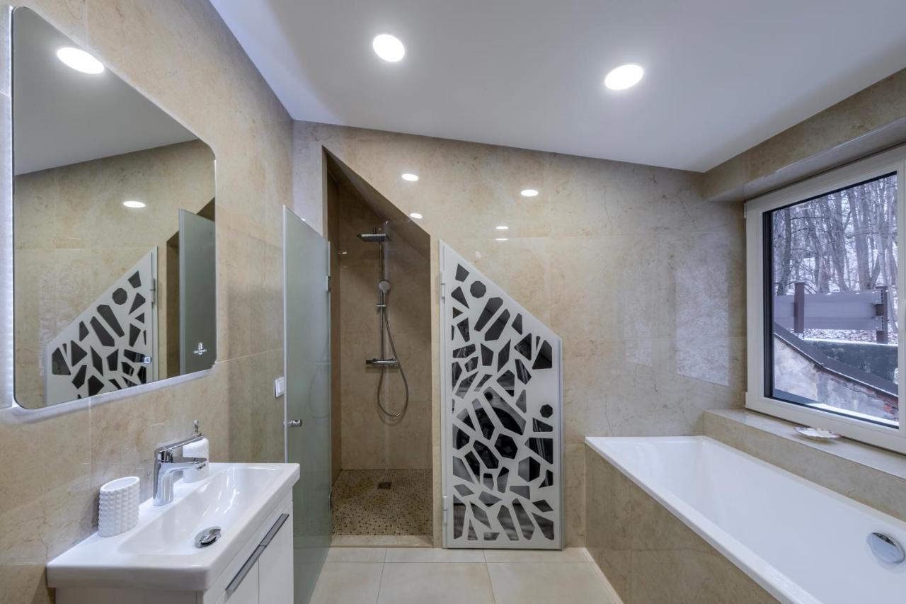 Bravo Apartments Каунас Екстериор снимка